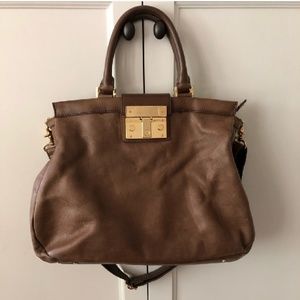 Just showing 😍😍😍Tory burch